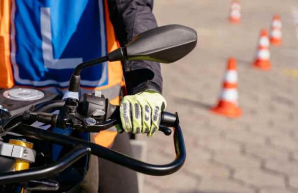 Combien coûte réellement le permis moto ?