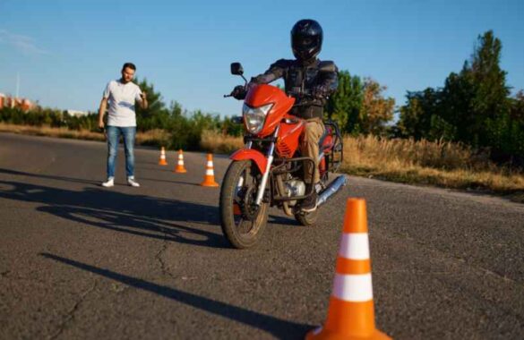 Combien de temps dure l’examen du permis moto en 2025 ? Delmotos