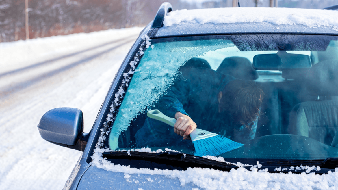 
			Comment bien déneiger et dégivrer sa voiture sans abîmer le pare-brise ?

			
				Auto - 13 février 2026
			
		
