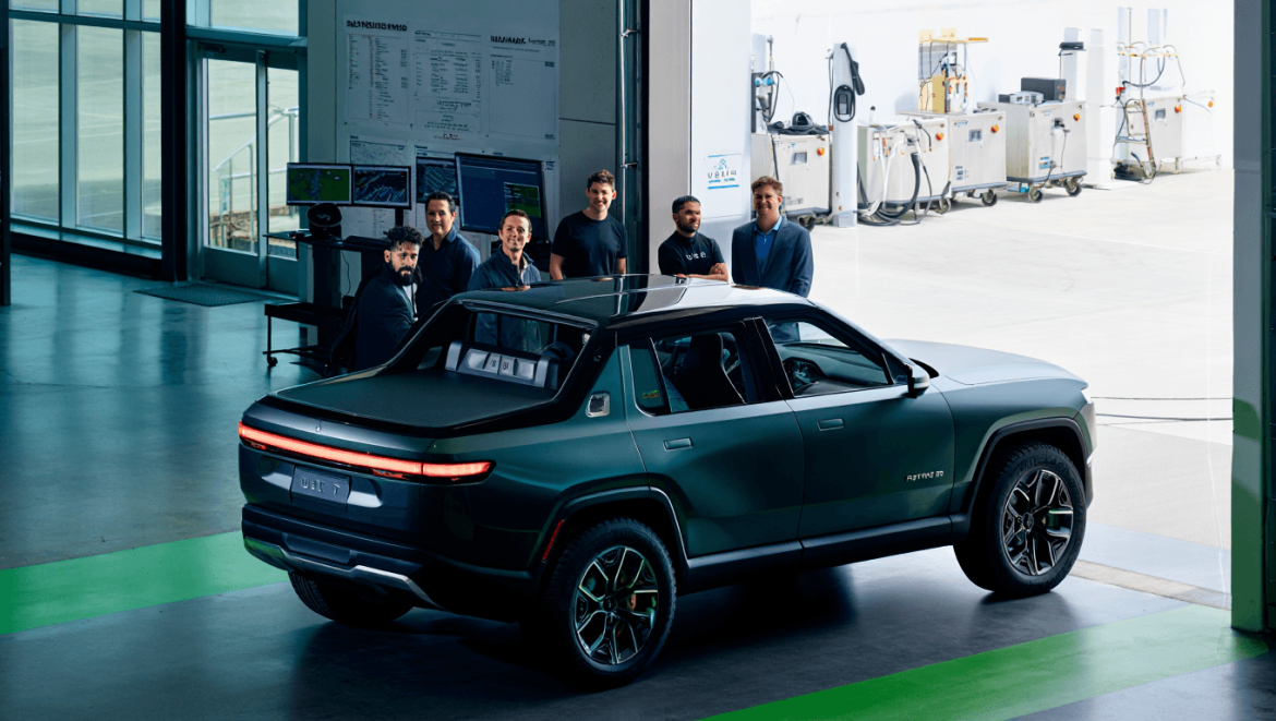 Uber et Rivian accélèrent sur le marché des robotaxis
