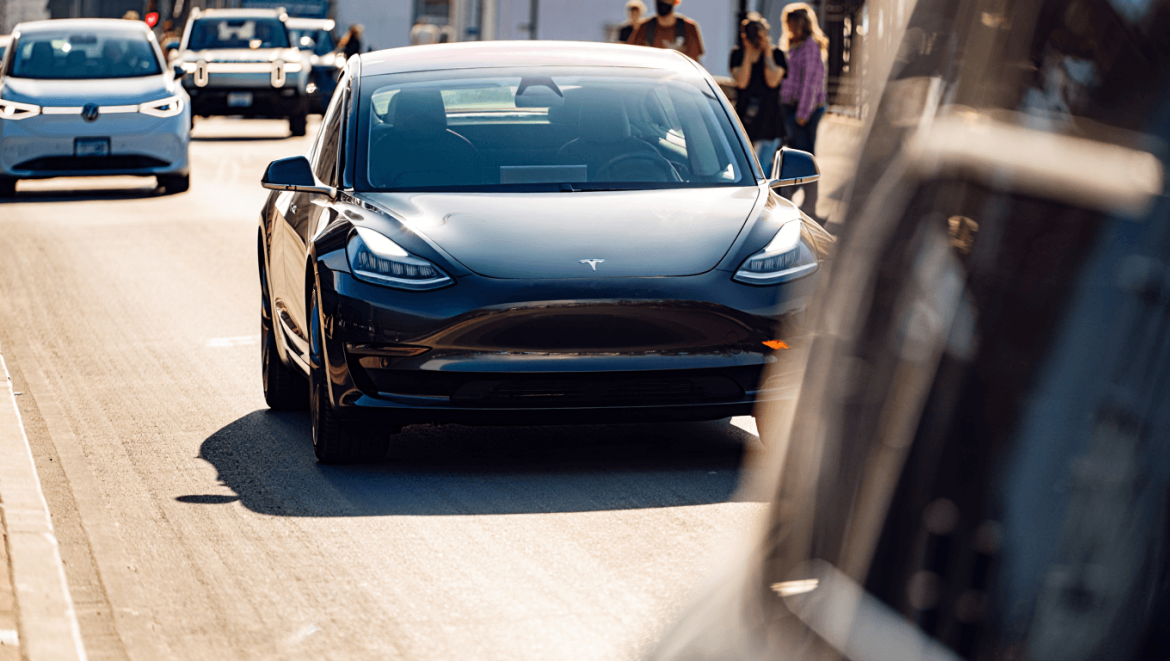 Tesla déçoit de nouveau avec des ventes de VE en recul
