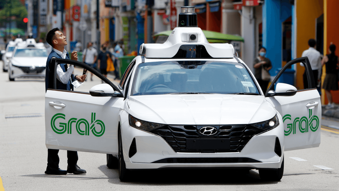 Singapour inaugure ses premiers robotaxis avec Grab et WeRide
