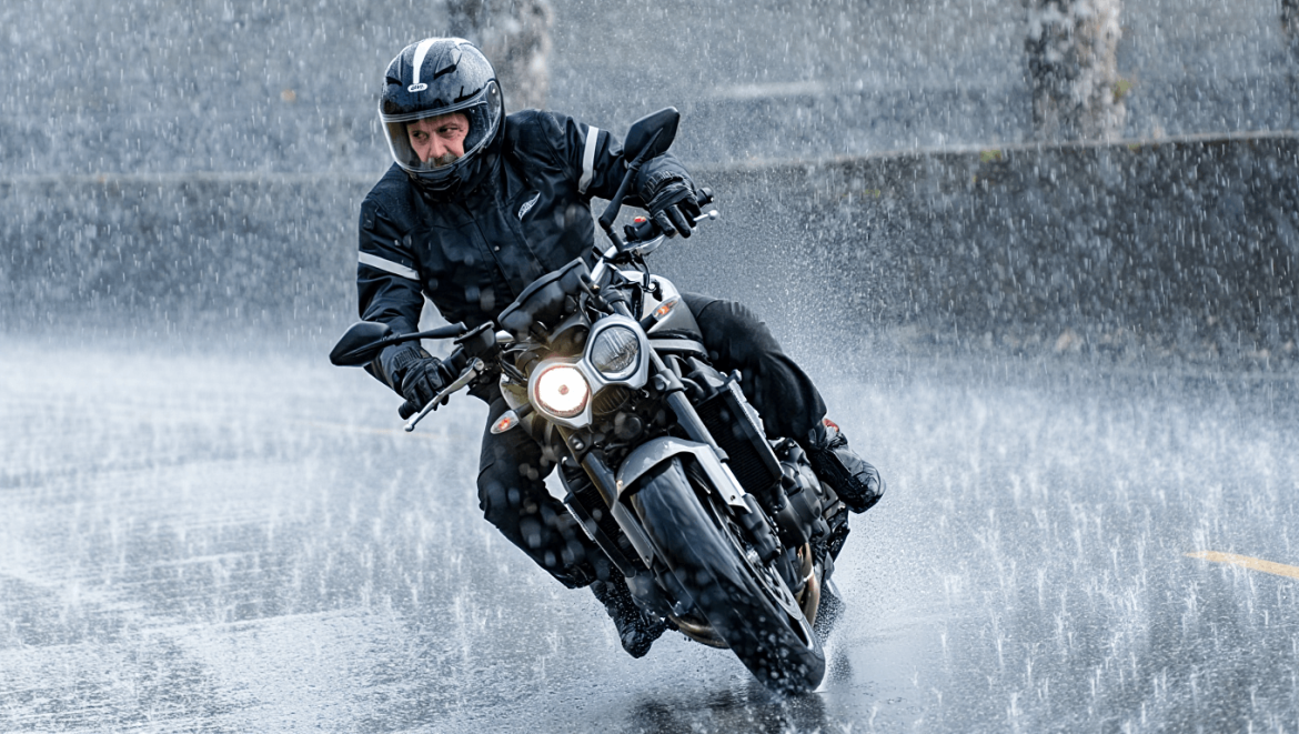 
			Équipement moto : comment rester au sec et visible en hiver ?

			
				2 roues - 3 décembre 2025
			
		
