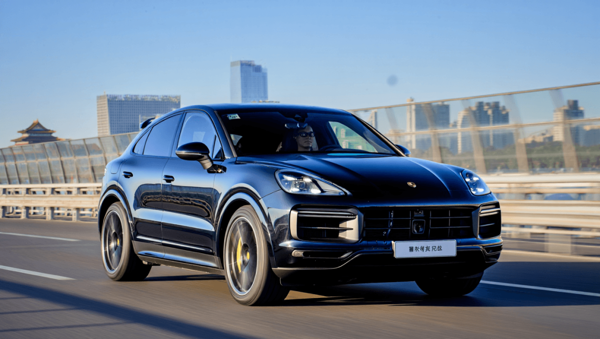Porsche Cayenne Coupé Electric : jusqu’à 1 156 ch pour le SUV électrique dévoilé à Pékin
Geely débarque en France : le géant discret lance ses premiers SUV, l’E5 et le Starray
L’iPop, nouvelle voiture électrique simple française : encore un iFlop ou une révolution ?
Hyundai en veut plus en Chine et vise 9 % des ventes mondiales d’ici 2030
F1 2026 – Miami Sprint : Norris et McLaren reviennent dans le jeu
Geely débarque en France : le géant discret lance ses premiers SUV, l’E5 et le Starray
Décès d’Alex Zanardi (1966-2026), l’incarnation du courage et de la persévérance
L’iPop, nouvelle voiture électrique simple française : encore un iFlop ou une révolution ?
Hyundai en veut plus en Chine et vise 9 % des ventes mondiales d’ici 2030
