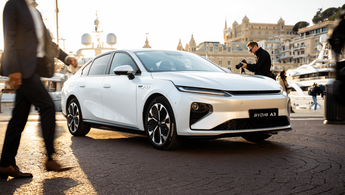 La Semaine Automobile par LeBlogAuto.com — Épisode 384
BYD accélère dans la conduite intelligente avec sa puce Xuanji A3
Antonelli surnage dans un grand prix de Monaco qui tourne à la distribution de pénalités
Palmarès 2026 des eTrophées de l’AMAM
