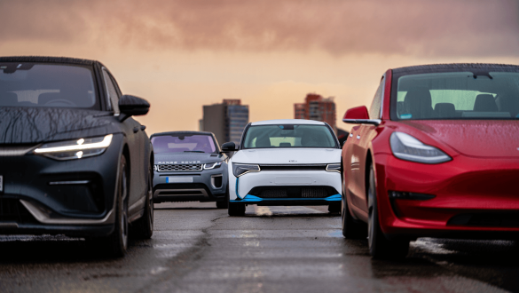 BYD Denza Z : l’électrique de 1 582 ch défie Porsche
Range Rover GT : le SUV s’éloigne encore de ses codes traditionnels
Kia EV2 Long Range : 453 km d’autonomie à 33 490 € selon les marchés
Tesla rachète des Model 3 et Model Y non conformes
