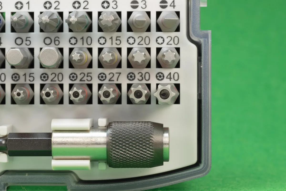 Trousse d'outils avec tournevis JIS de différentes tailles