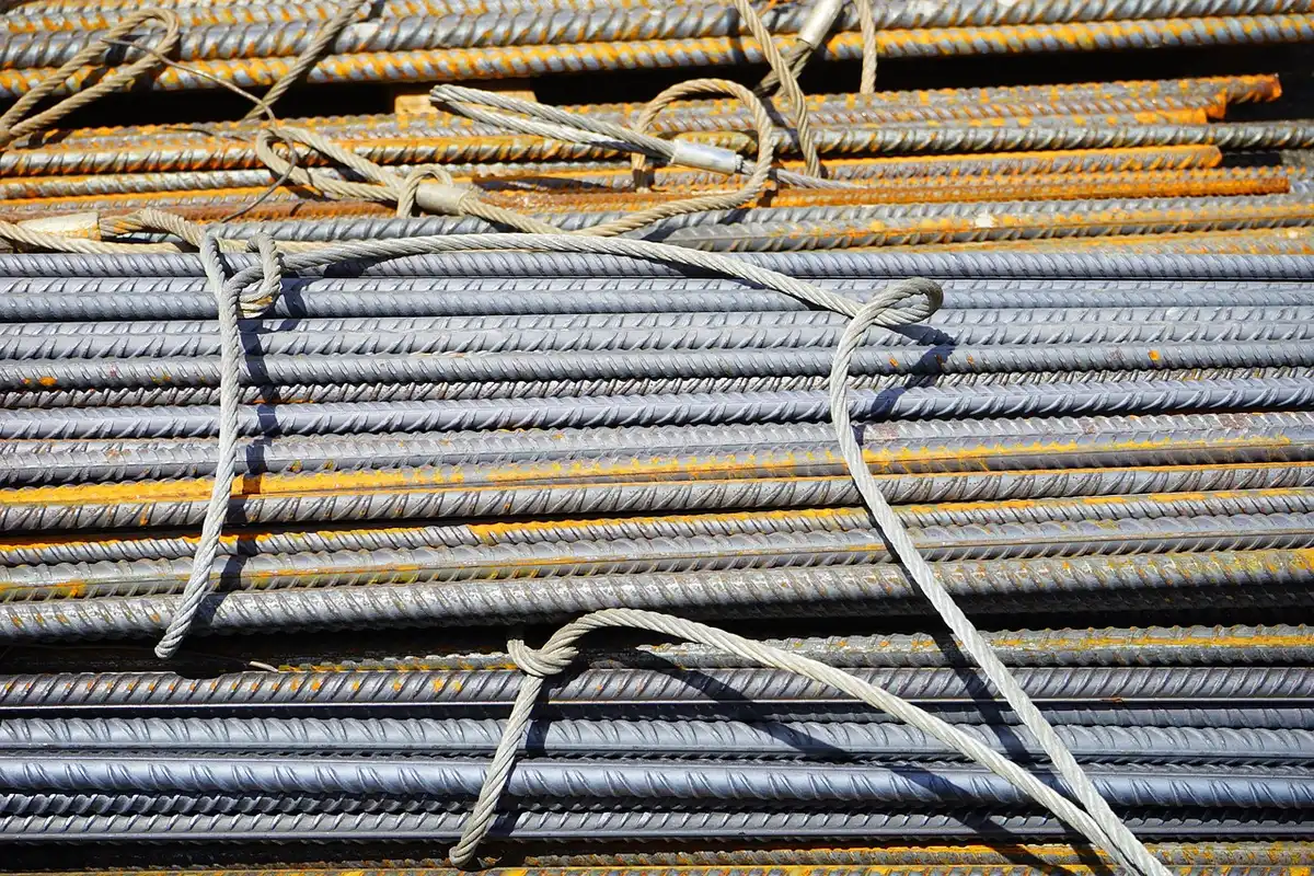Cellules LFP et autres chimies de batterie disposées côte à côte
